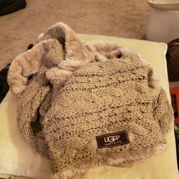 NEW UGG INFINITY SCARF AND HAT - Picture 2 of 4